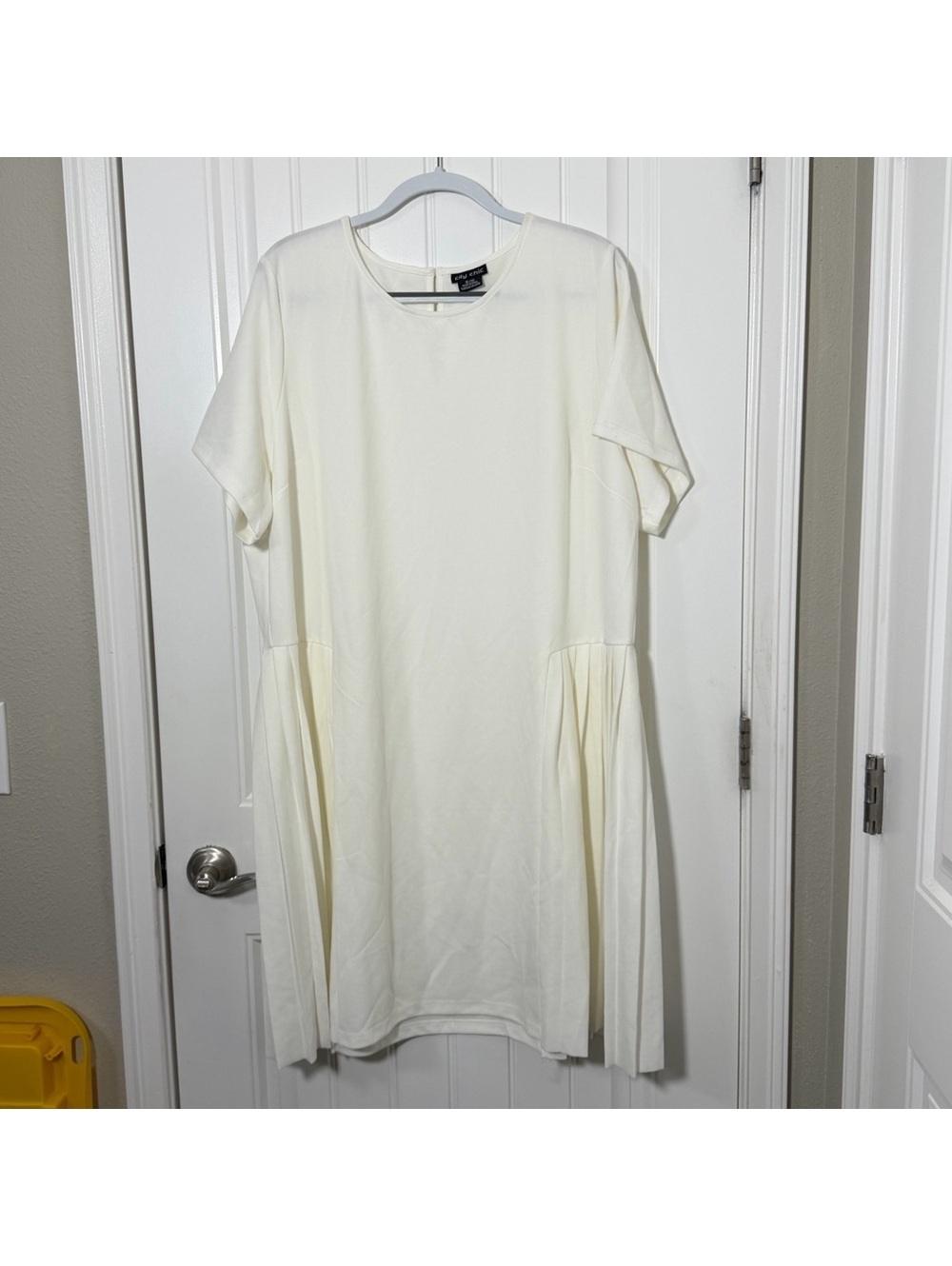City Chic Cream Short Sleeve Pleated Panel Dress 22